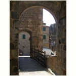 Ausgang der Burg Rocca Monaldeschi della Cevara
